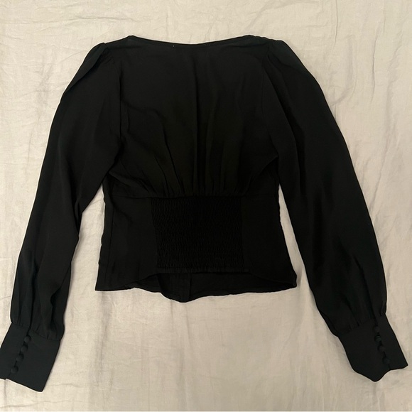 Button through top - Picture 3 of 4